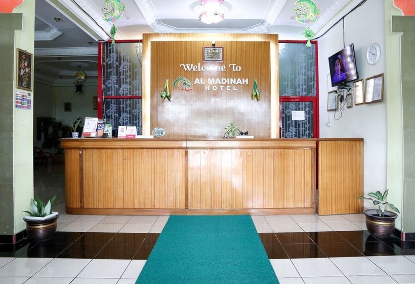 בית מלון כפרי Almadinah Syariah By Oyo Rooms