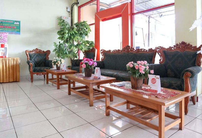 בית מלון כפרי Almadinah Syariah By Oyo Rooms