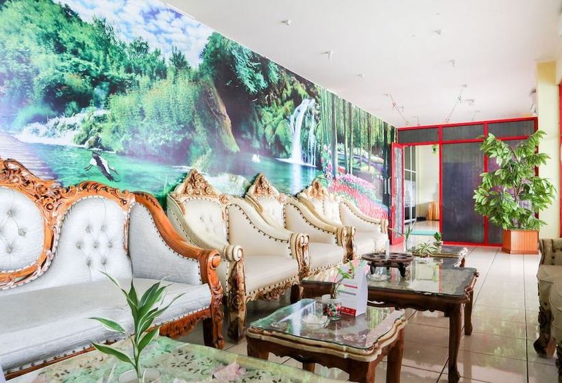 בית מלון כפרי Almadinah Syariah By Oyo Rooms