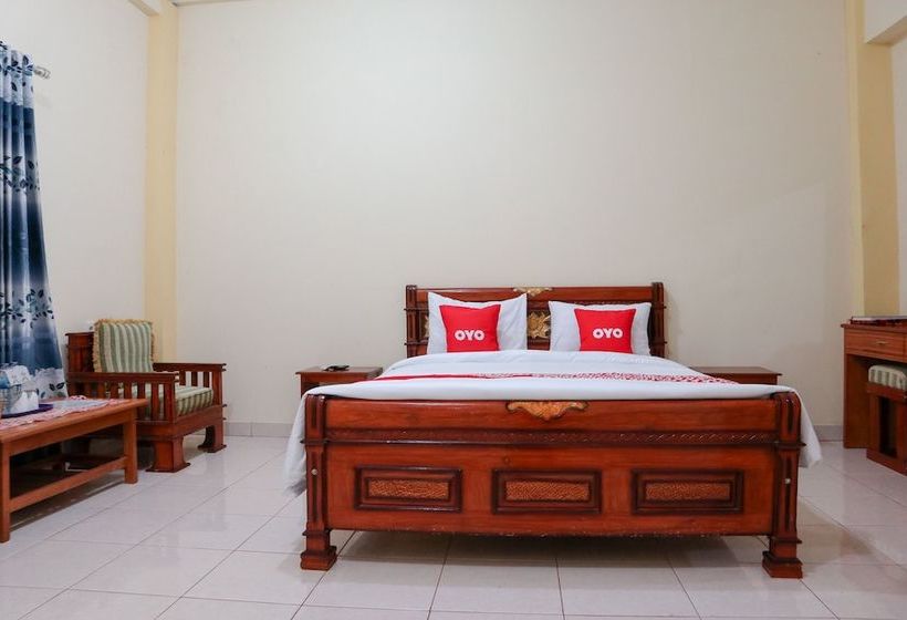 בית מלון כפרי Almadinah Syariah By Oyo Rooms