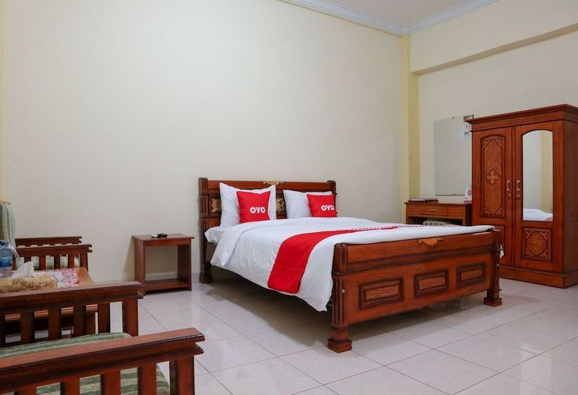 בית מלון כפרי Almadinah Syariah By Oyo Rooms