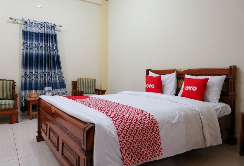 בית מלון כפרי Almadinah Syariah By Oyo Rooms