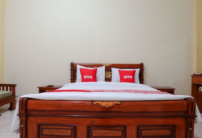 בית מלון כפרי Almadinah Syariah By Oyo Rooms