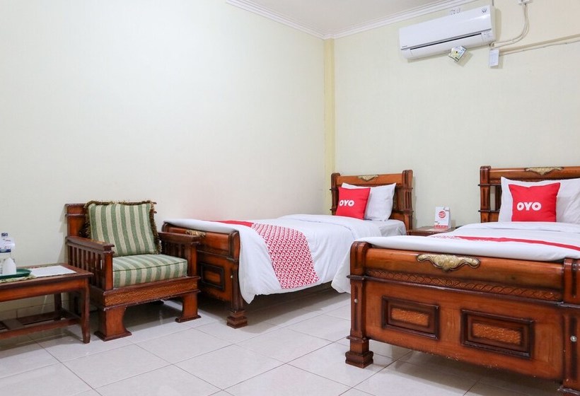 בית מלון כפרי Almadinah Syariah By Oyo Rooms