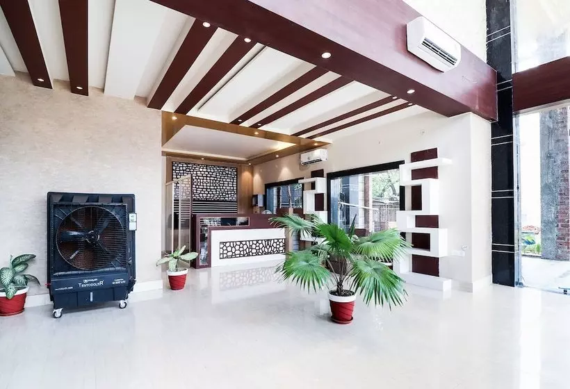 ホテル Bandhan By Oyo Rooms