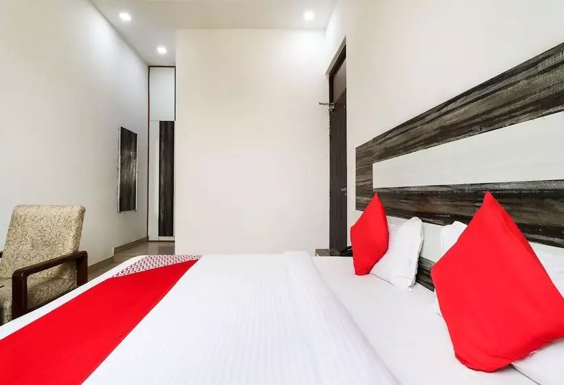 ホテル Bandhan By Oyo Rooms