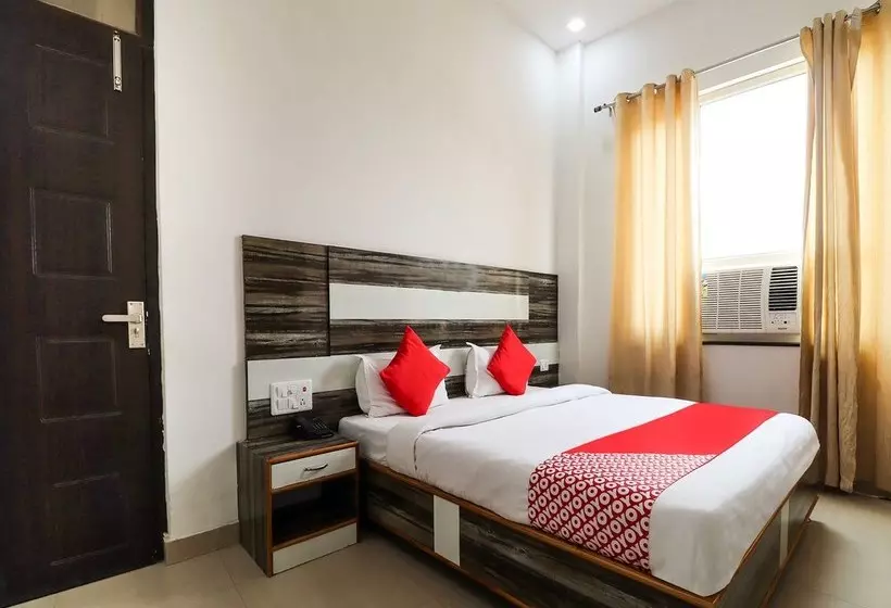 ホテル Bandhan By Oyo Rooms