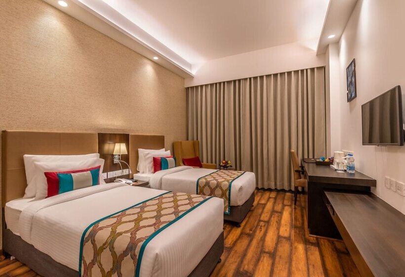 בית מלון כפרי Divine Clarks Inn Suites