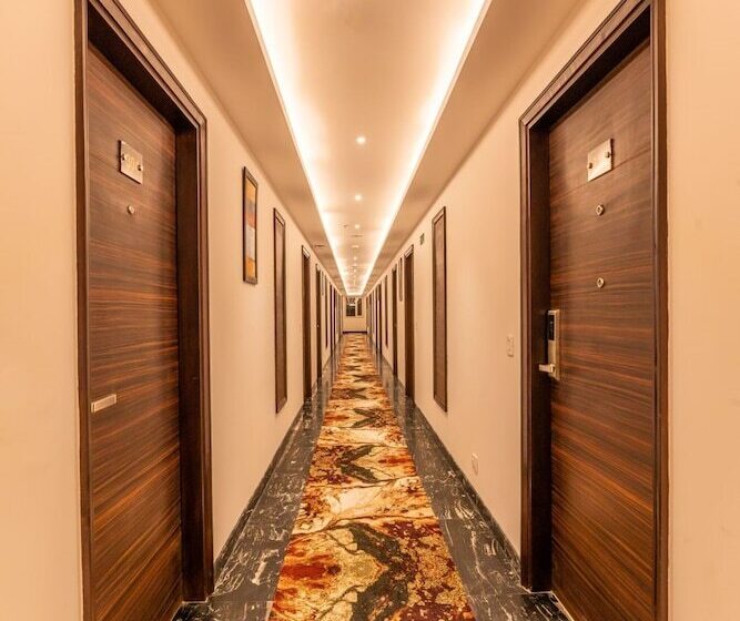 בית מלון כפרי Divine Clarks Inn Suites