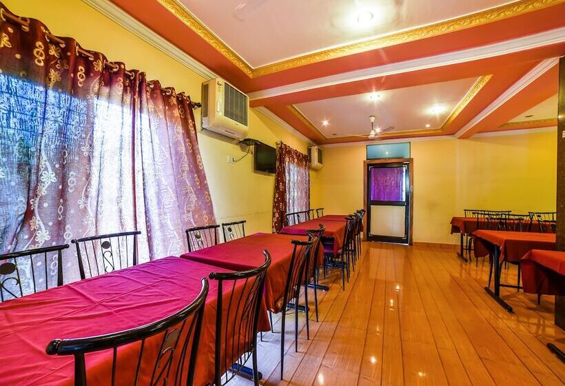 酒店 Empire By Oyo Rooms