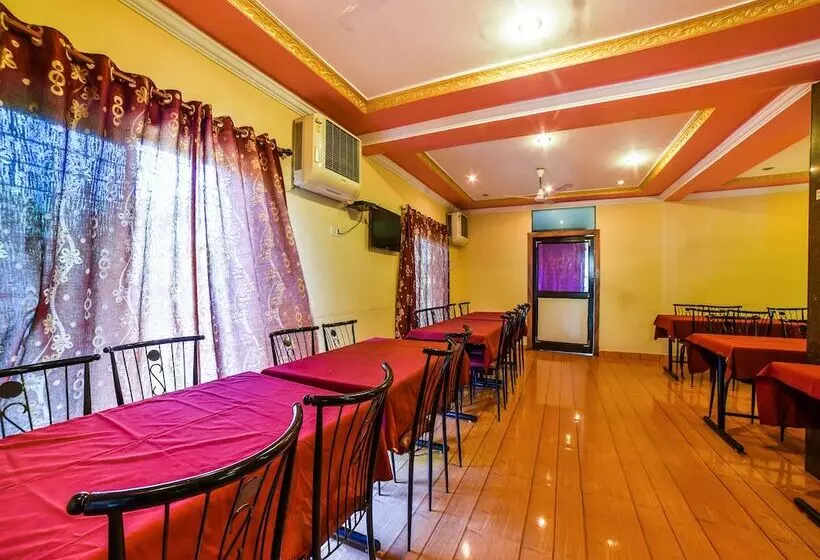 ホテル Empire By Oyo Rooms