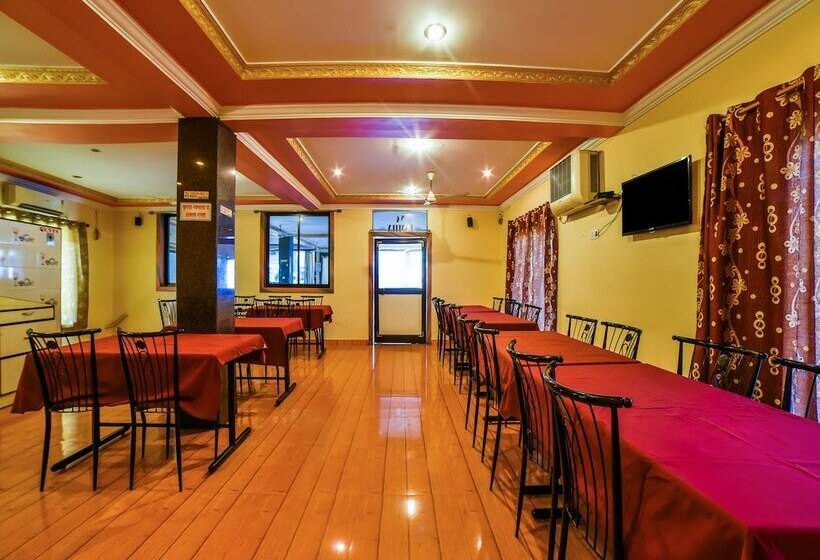 酒店 Empire By Oyo Rooms