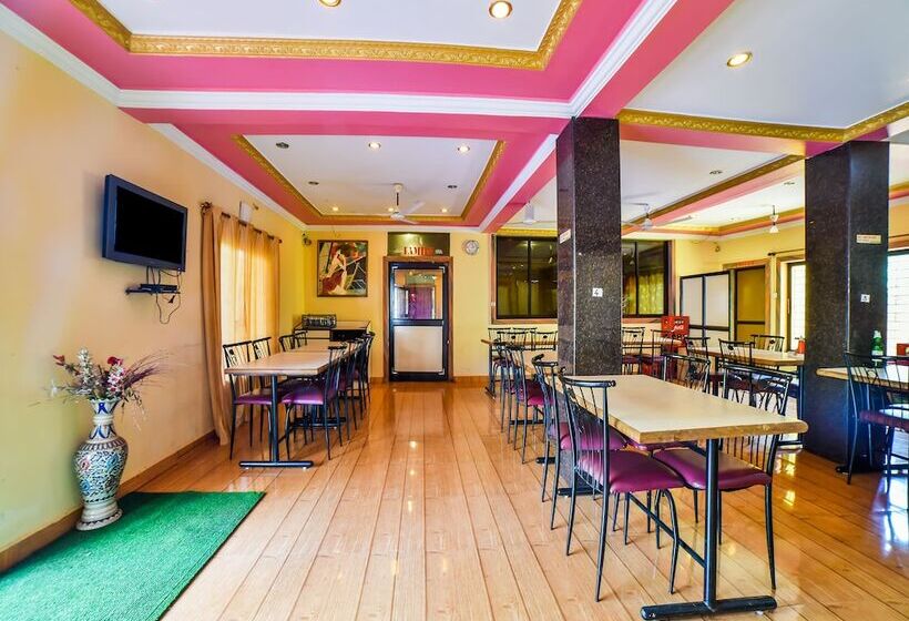 酒店 Empire By Oyo Rooms