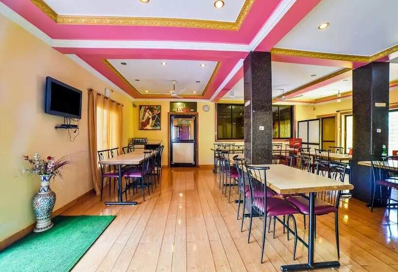 ホテル Empire By Oyo Rooms