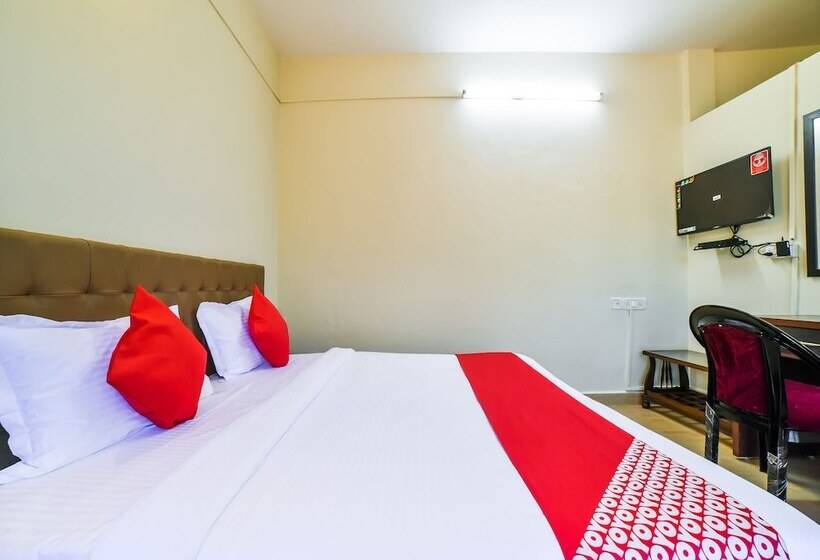 酒店 Empire By Oyo Rooms