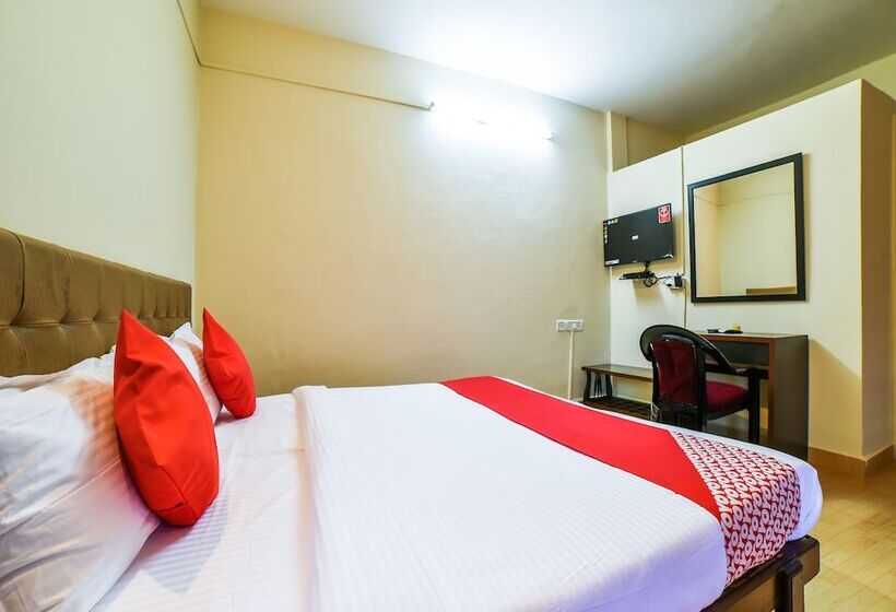 酒店 Empire By Oyo Rooms