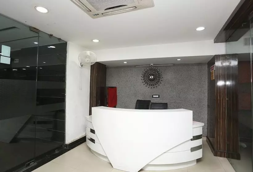 ホテル Galaxy By Oyo Rooms