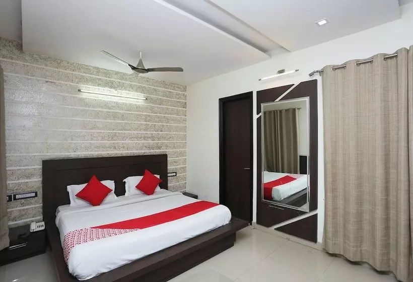 ホテル Galaxy By Oyo Rooms