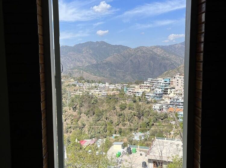 בית מלון כפרי Gautam Residency Chamba