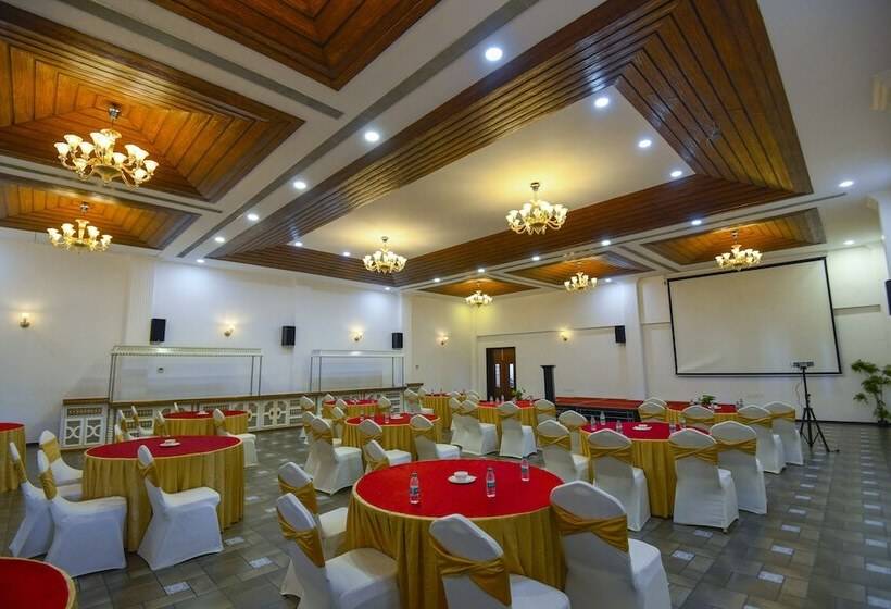 فندق Spoorti Resort And Club