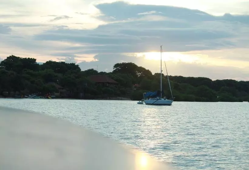 Hotelli White Sandy Beach Menjangan