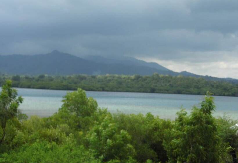 فندق White Sandy Beach Menjangan