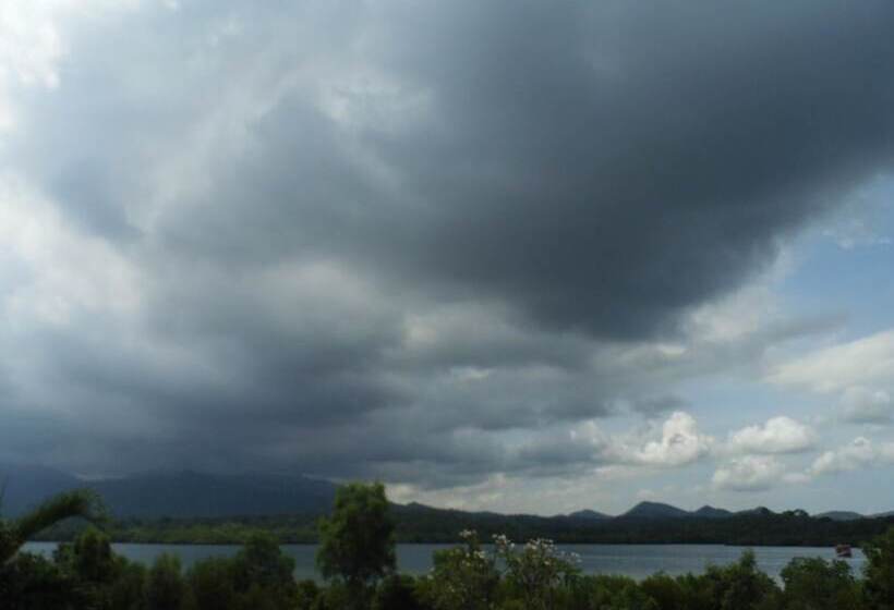 فندق White Sandy Beach Menjangan