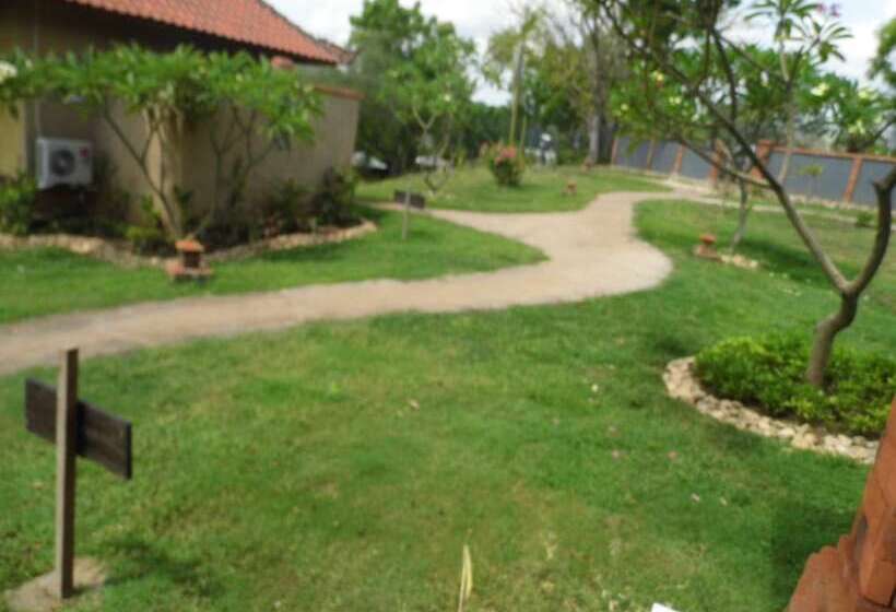 فندق White Sandy Beach Menjangan