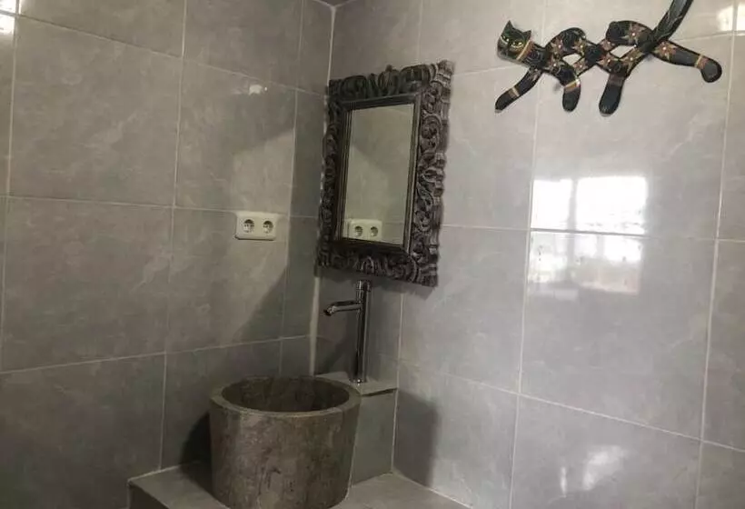 Majatalo Waenis Sunset View