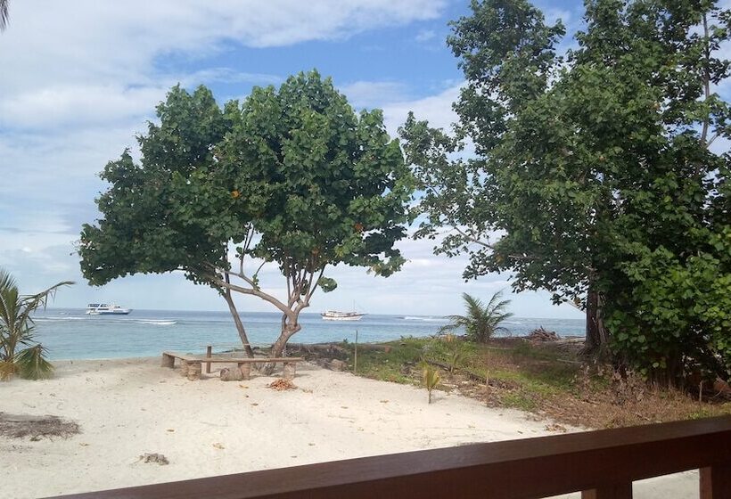 مبيت وإفطار Losmen Anugrah