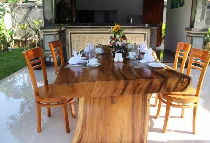 Aamiaismajoitus (B&B) Toekad Ayung Villa