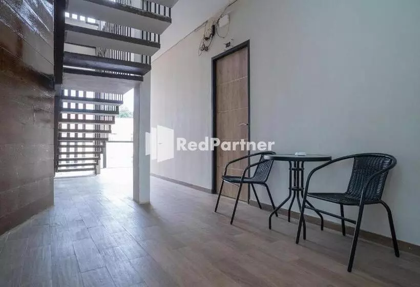 Hotelli Yayah Rooms Bogor Syariah Mitra Reddoorz