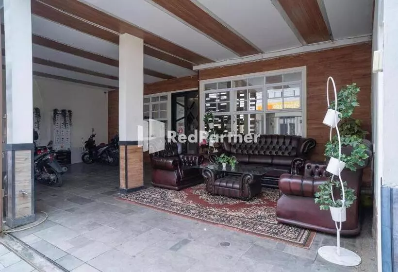 Hotelli Yayah Rooms Bogor Syariah Mitra Reddoorz