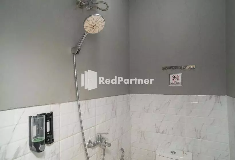 Hotelli Yayah Rooms Bogor Syariah Mitra Reddoorz