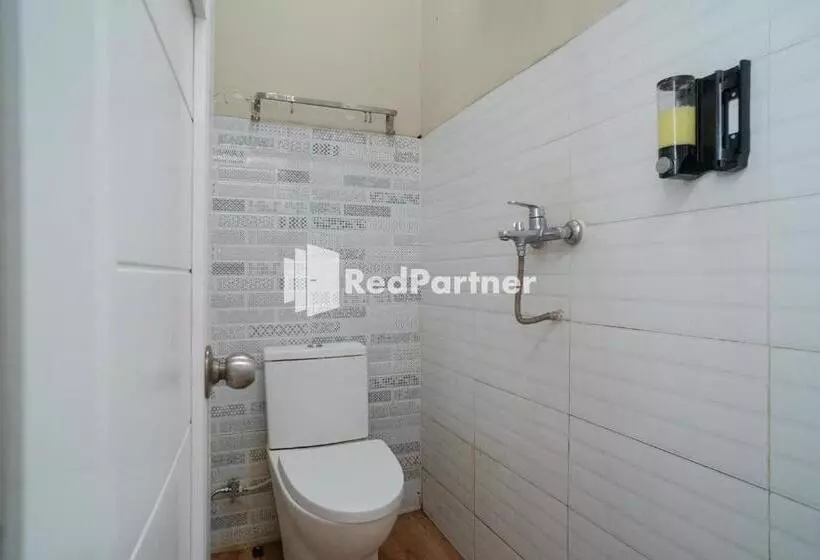 Hotelli Yayah Rooms Bogor Syariah Mitra Reddoorz