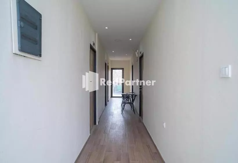 Hotelli Yayah Rooms Bogor Syariah Mitra Reddoorz