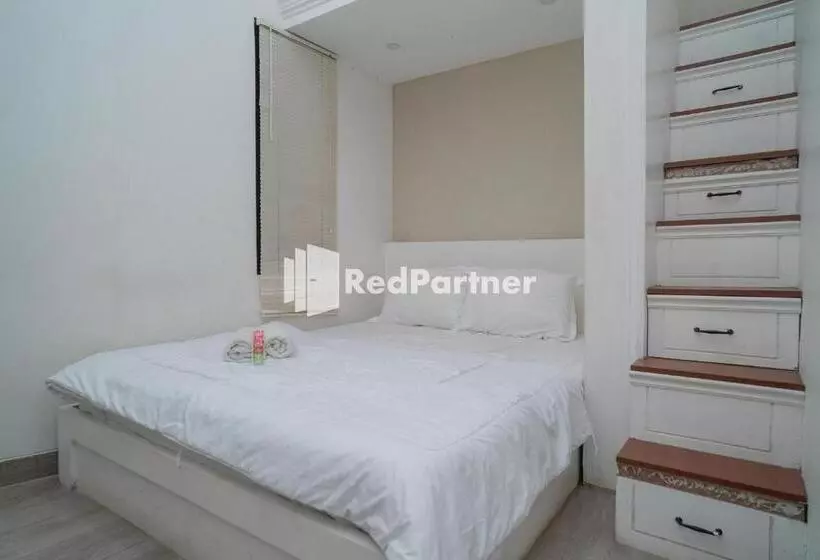 Hotelli Yayah Rooms Bogor Syariah Mitra Reddoorz