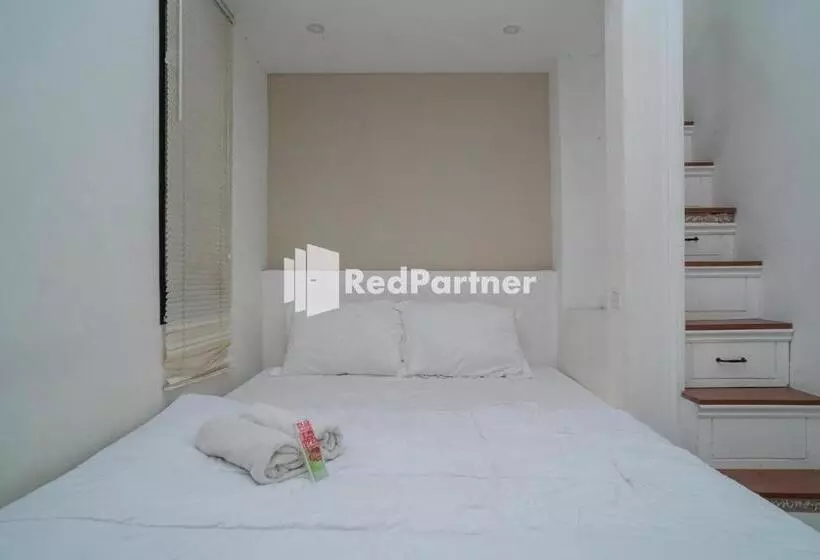 Hotelli Yayah Rooms Bogor Syariah Mitra Reddoorz