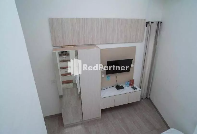 Hotelli Yayah Rooms Bogor Syariah Mitra Reddoorz