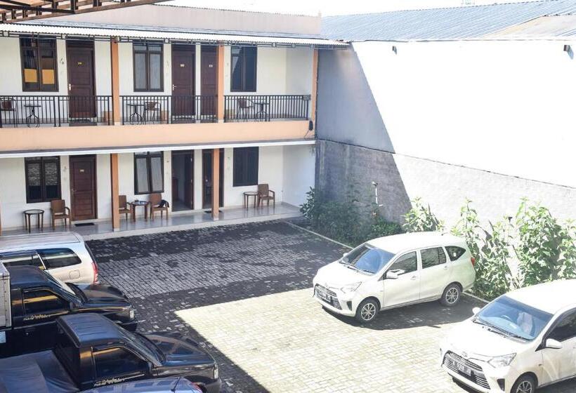 Motel Reddoorz Near Alun Alun Wonosobo