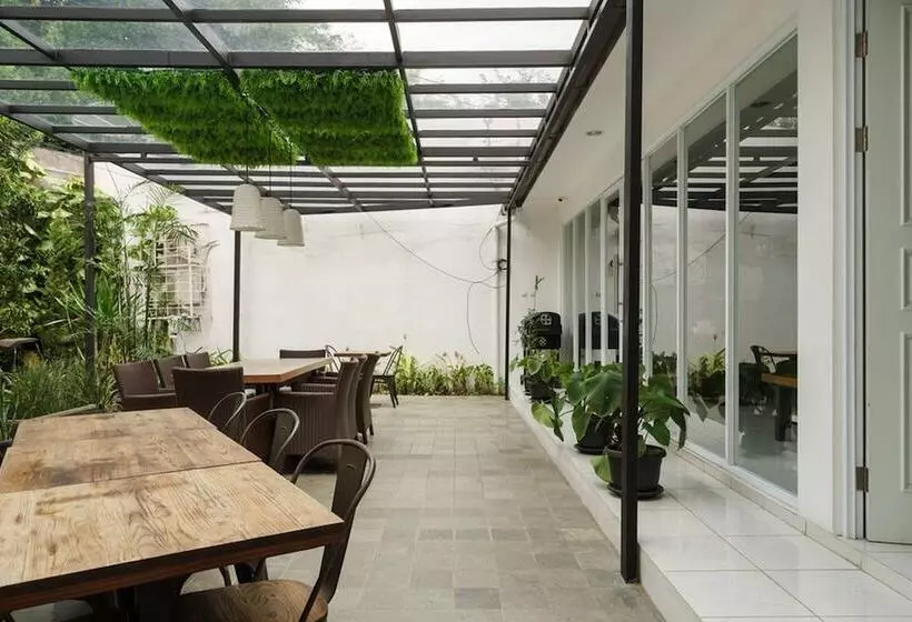 Majatalo Reddoorz Plus Near Exit Toll Puncak 2