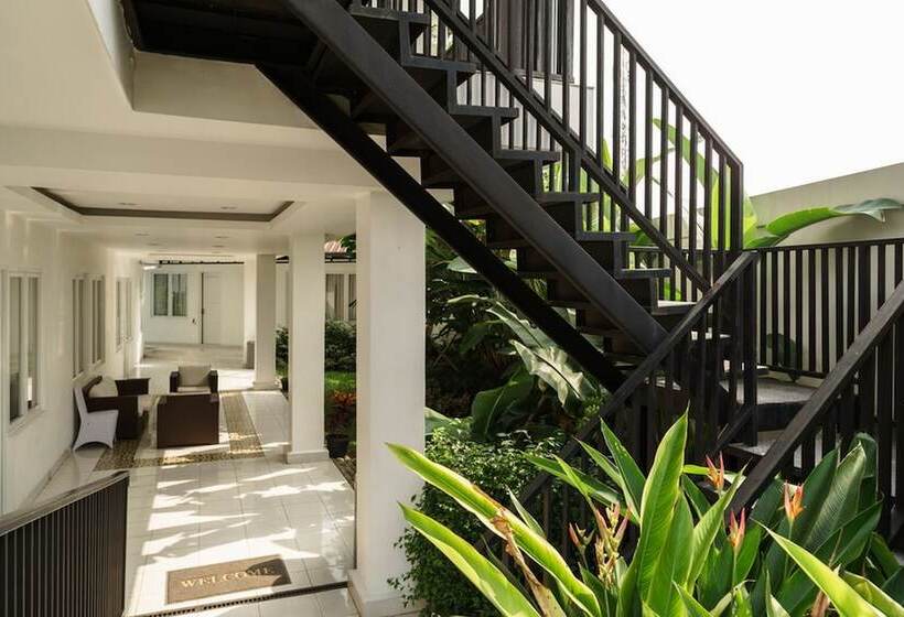 Panzió Reddoorz Plus Near Exit Toll Puncak 2