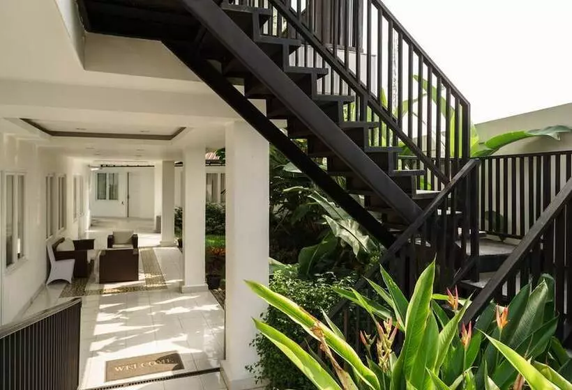 Majatalo Reddoorz Plus Near Exit Toll Puncak 2