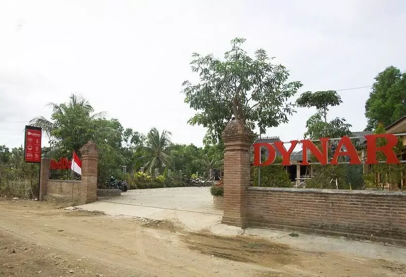 Hotel Reddoorz Plus @ Pancer Door Beach