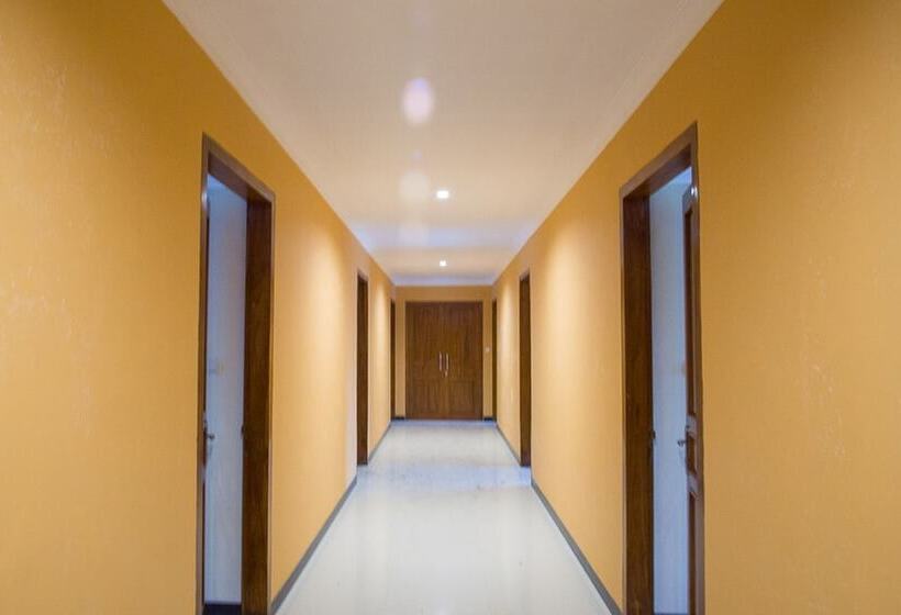 ホテル Reddoorz Plus @ Pancer Door Beach