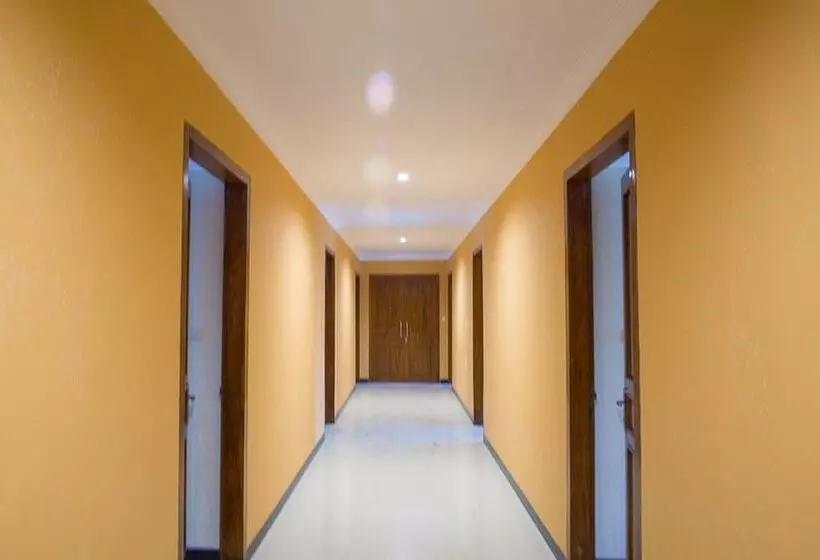 Hotel Reddoorz Plus @ Pancer Door Beach