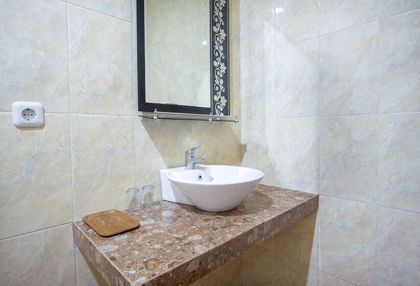 ホテル Reddoorz Plus @ Pancer Door Beach