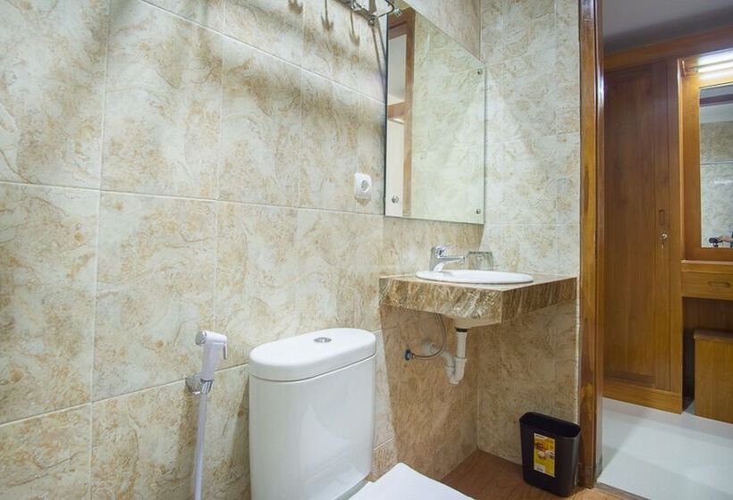 ホテル Reddoorz Plus @ Pancer Door Beach