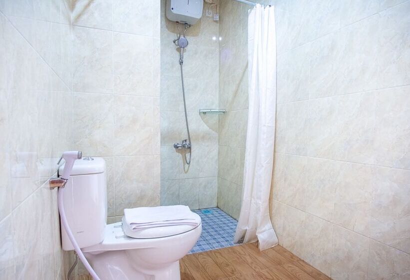 ホテル Reddoorz Plus @ Pancer Door Beach