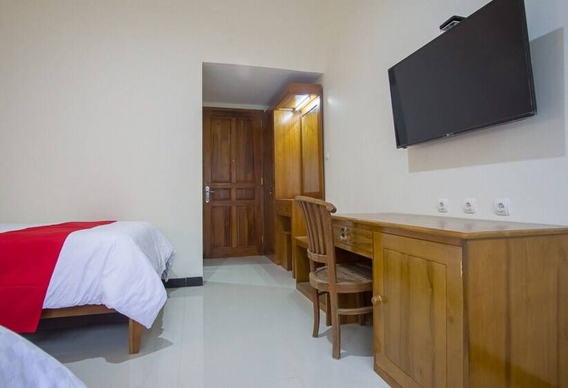 ホテル Reddoorz Plus @ Pancer Door Beach